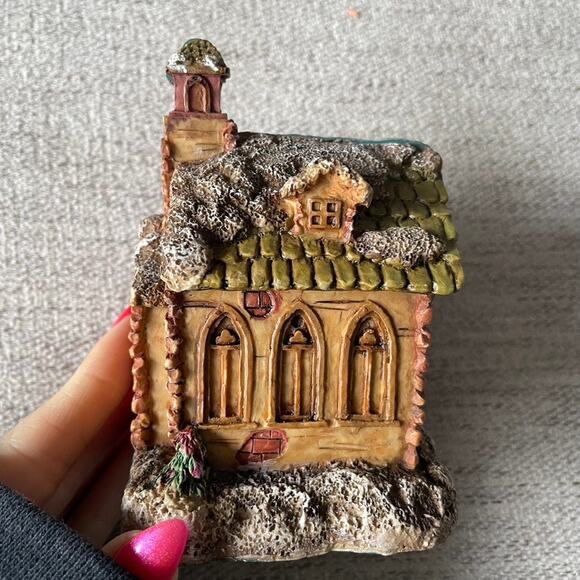 Holiday Ornament World Bazaar Windsor Christmas Village Buildings Church Carol - Picture 3 of 4